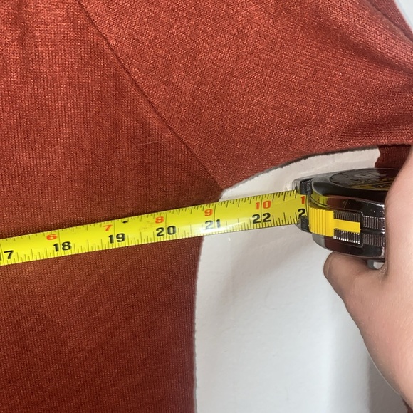 🐆NWT Adorable oversized rust colored cashmere like sweater! - Picture 7 of 8